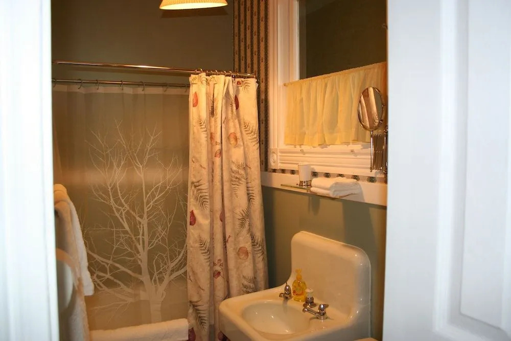 Sackville Bed & Breakfast