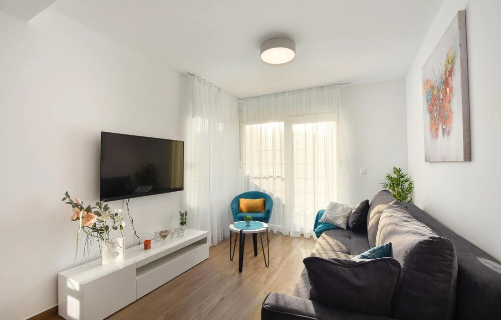 Ten-Bedroom Holiday Home In Razanj