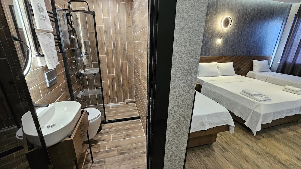 Rever Hotel