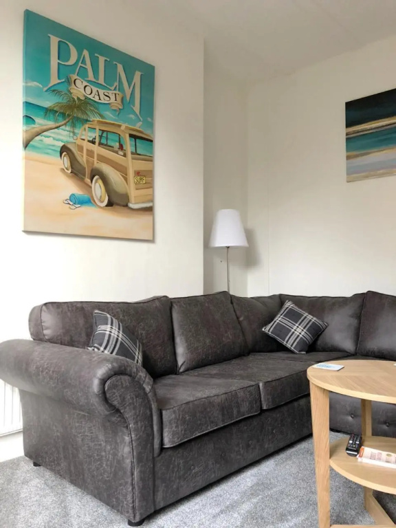 The Chine- A Spacious Studio Close to the Beach