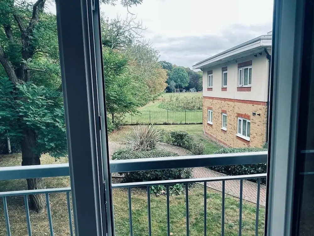 Stunning 2-bed Apartment in Crawley