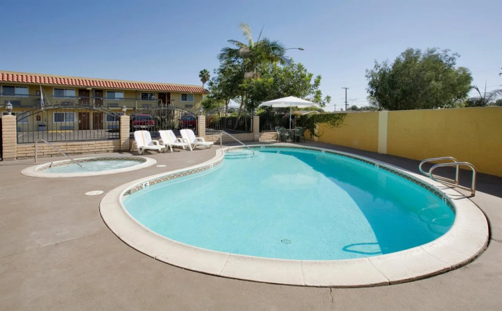 Anaheim Astoria Inn & Suites