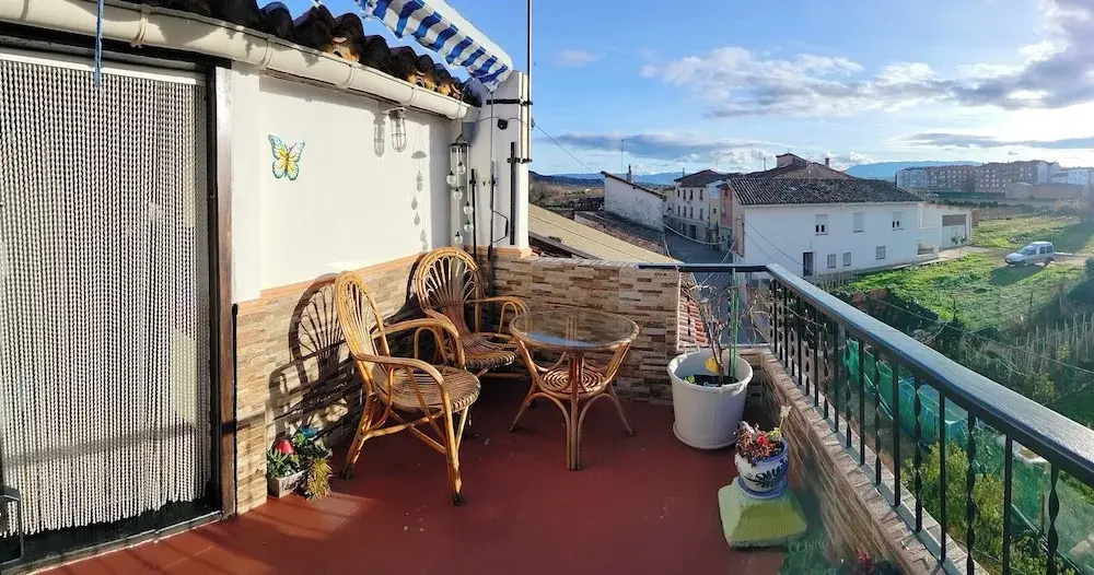 2 Bed Flat - Sleeps 4 - Parking - Wifi