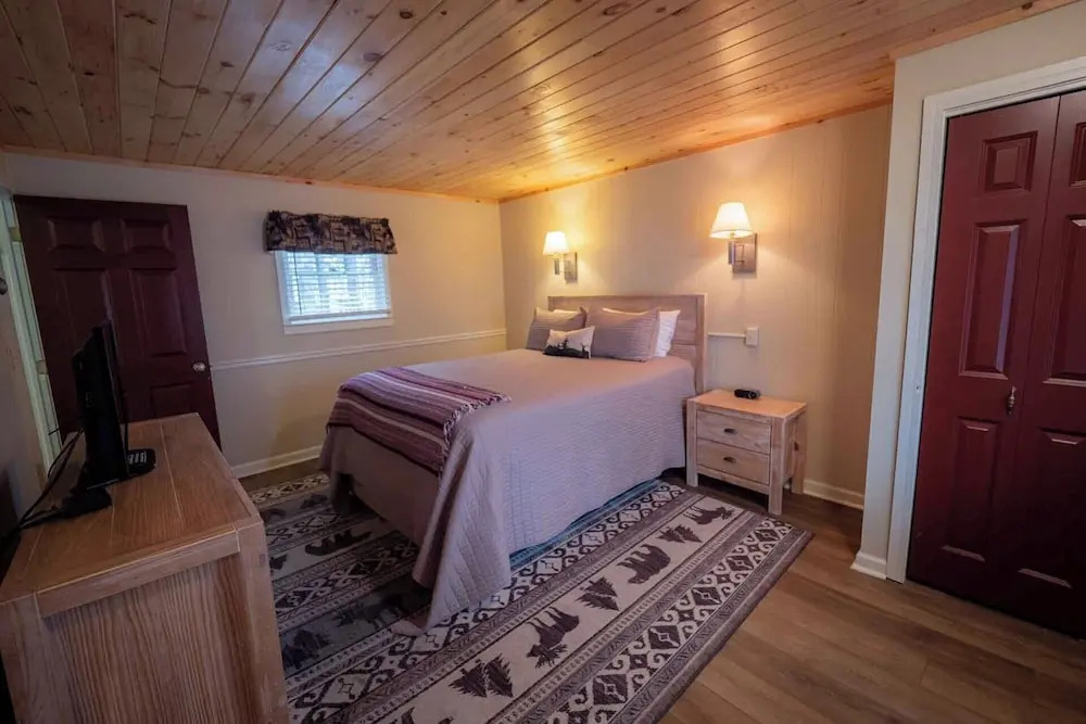 The Snowshoe Lodge
