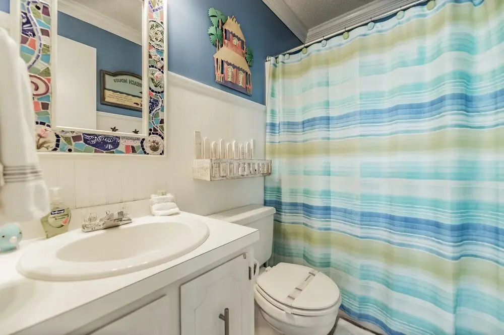 Sea Spot - Waterfront! Enjoy Dinner On The Deck And Naps In The Shaded Hammocks 3 Bedroom Home by RedAwning