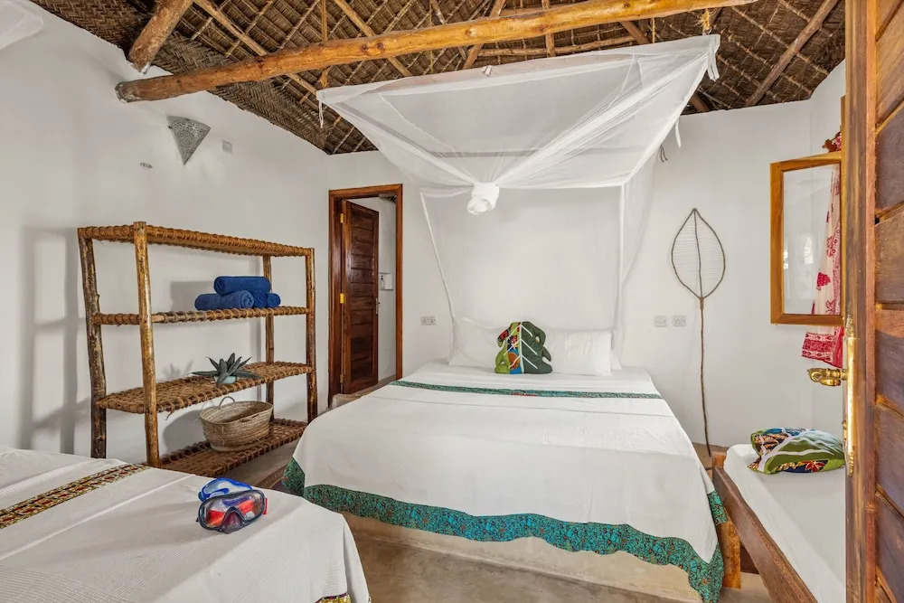 Shanuo Beach Bungalows