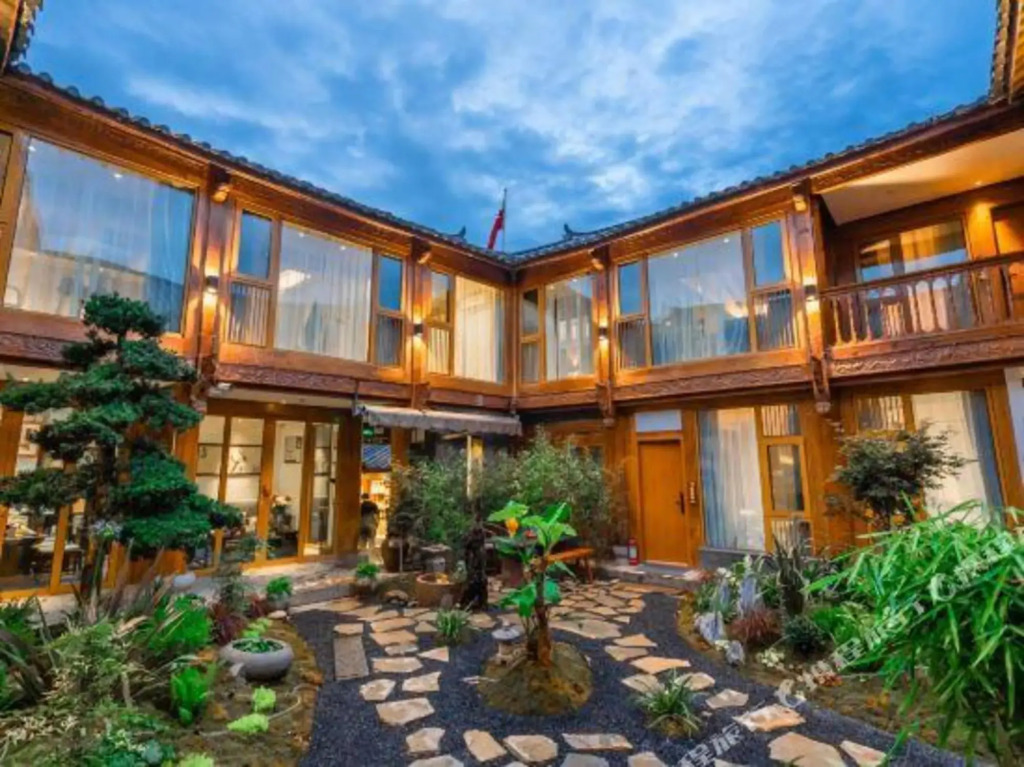 Caiyunjian Boutique Inn (Renwen Tese)