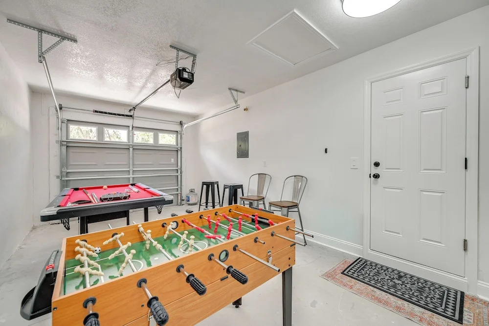 Game Room + Yard: Tampa Home By Theme Parks