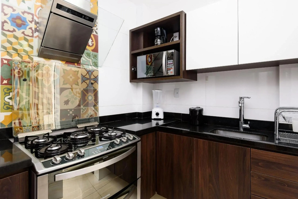 Omar do Rio - Moderno 2Qtos, Internet 120mbps, WorkStation, Smart TV, 300m da Praia de Copacabana - BR 531-902