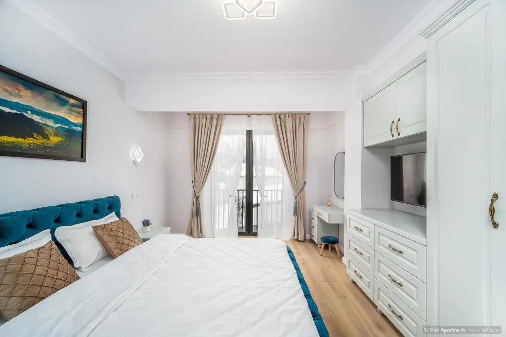 Ellys Apartments