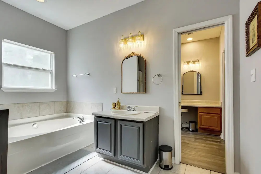 1 Block to Beach: Biloxi Townhome w/ Media Room