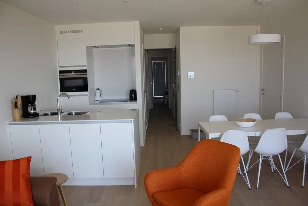 Apartment on Zeedijk with Stunning Sea View