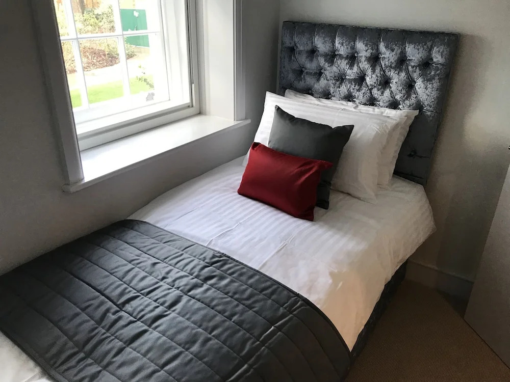Cavendish House with Secure, Allocated Parking, 2 mins walk from Windsor Castle