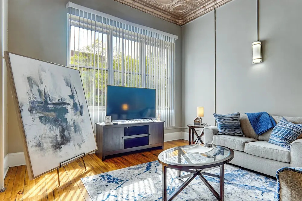 Stylish Downtown Loft: Rooftop Patio + 2 King Beds
