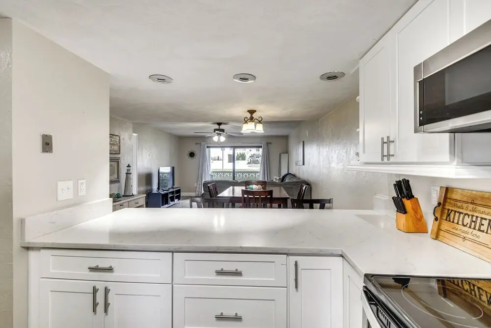 Daytona Condo w/ Community Pool, Walk to Beach!