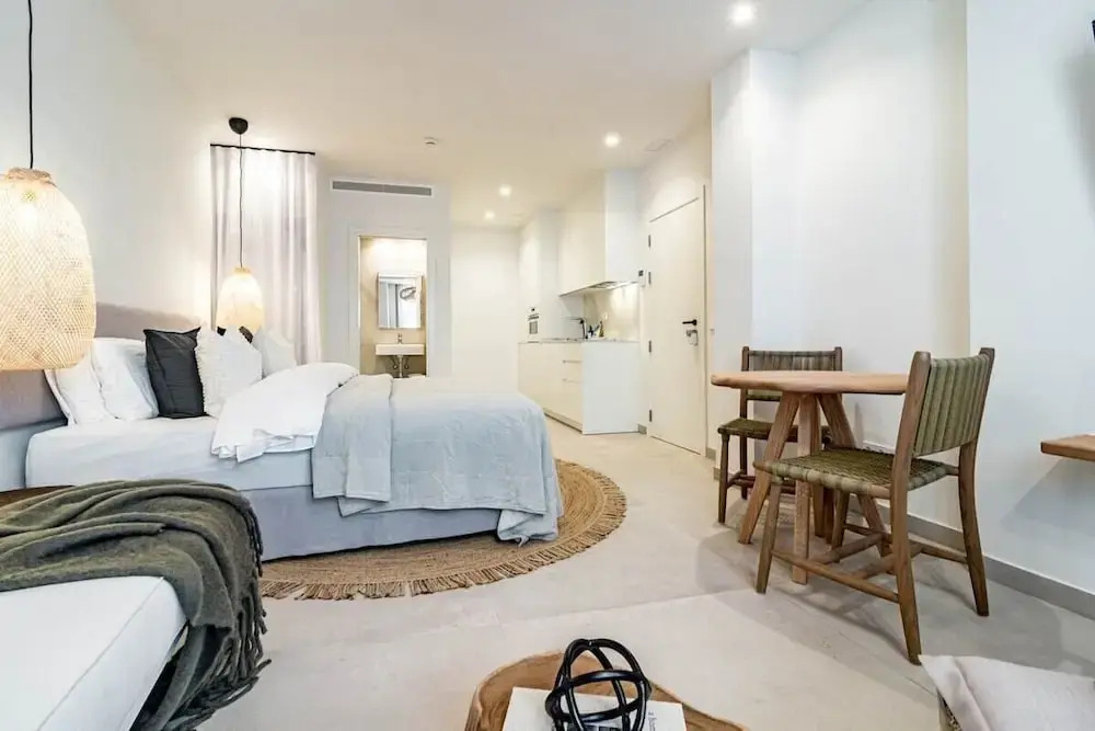 A1- Seaclub Suites by Roomservices