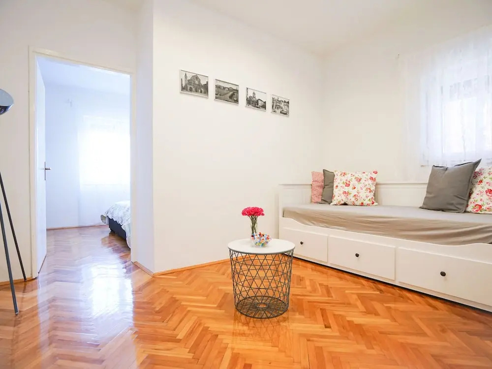 Modern And Bright Apartment with Private Terrace 2.5 Km Away From Zadar Old Town