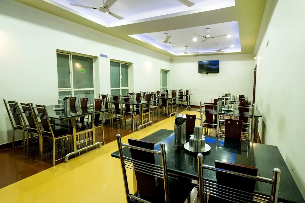 OYO 10428 Hotel Sandal Breeze