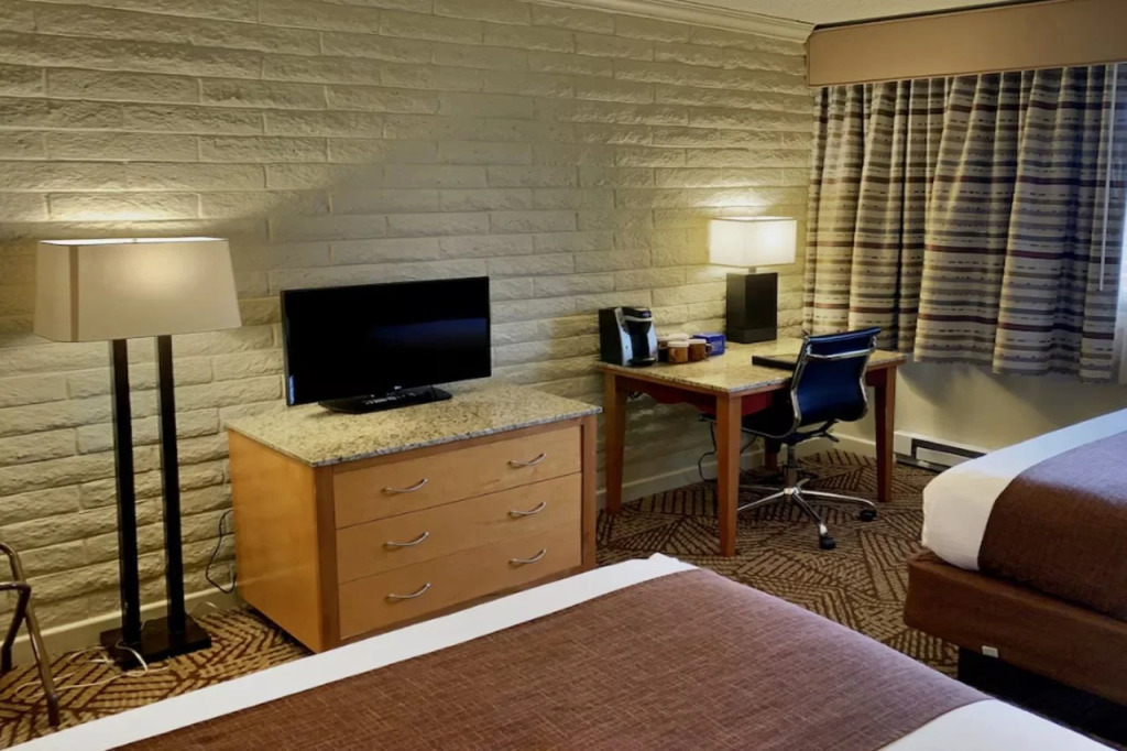 Thunderbird Lodge - Inside the Park