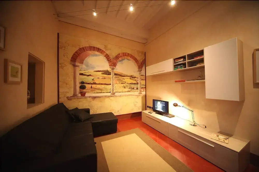 Close to The Duomo Tidy 1BD Apt