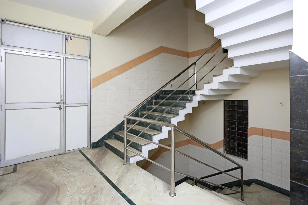 OYO Flagship 8414 Hotel Blue Moon