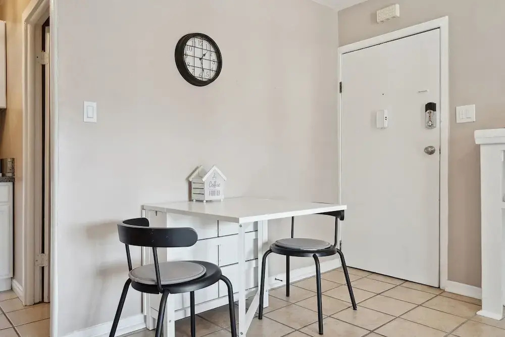 Hollywood Gem 1 Bedroom Apts by RedAwning