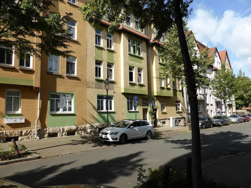Ferienwohnung Friedrich Schiller, 2 Schlafzimmer, Balkon,kostenloses WiFi, nähe Zentrum