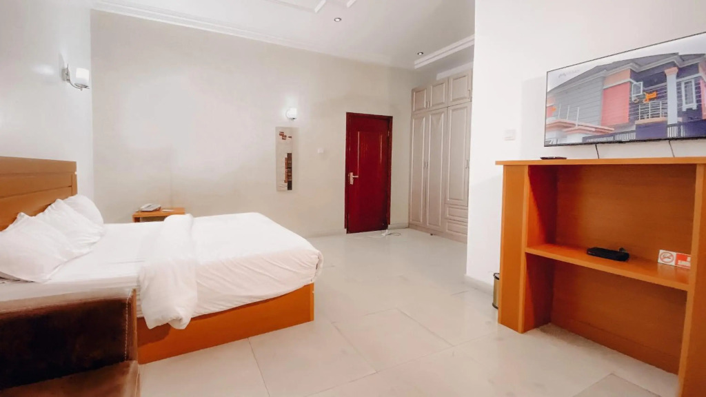Royal Court Lounge & Boutique Hotel