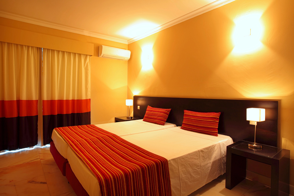 Topazio Vibe Beach Hotel & Apartments