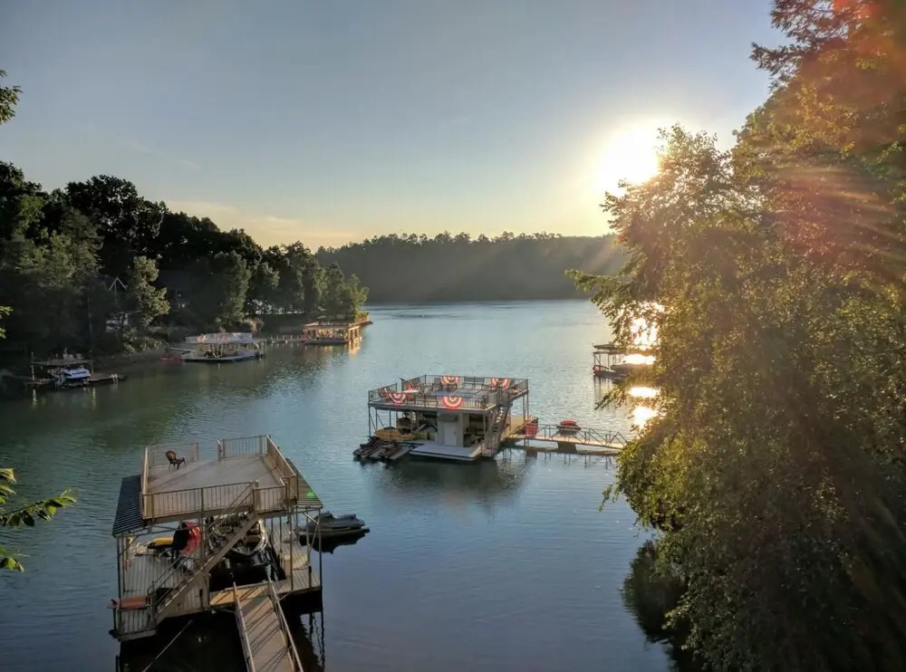 Aska Lakeside Lodge