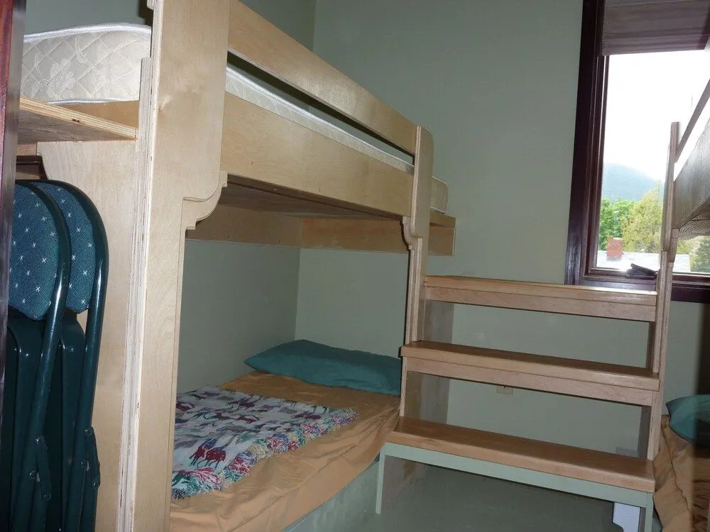 Hedley Inn & Hostel