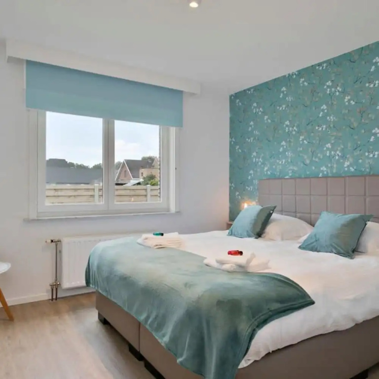 Huswell - Spacious bungalow with garden near the beach & sea