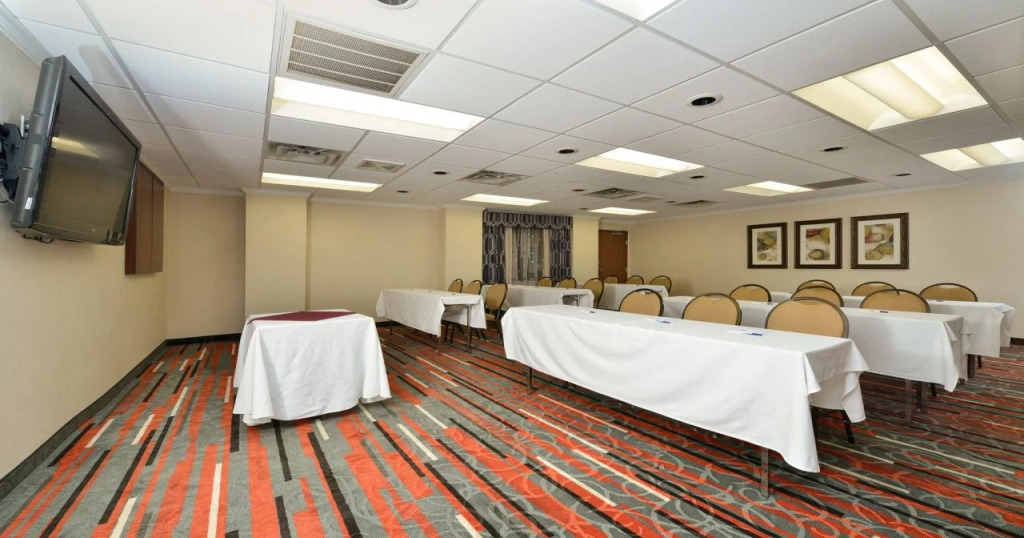 Holiday Inn Express Boston - Milford by IHG