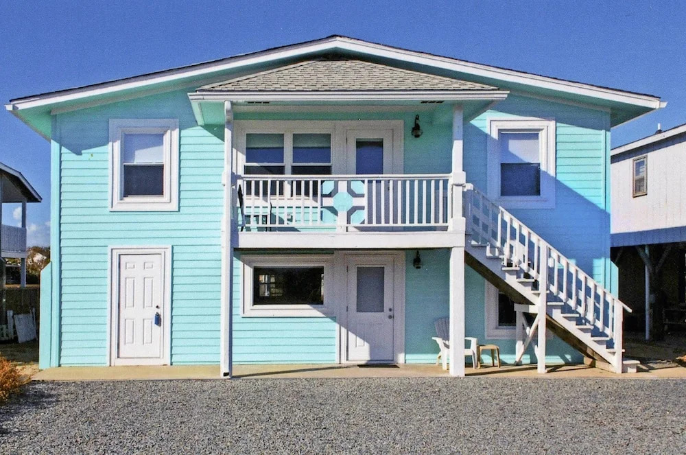 Steps to Shore! Group Retreat in Holden Beach