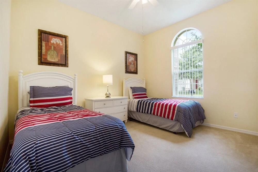 Beautiful 4 bed Pool Property With no Rear Neighbours and Conservation View and own spa - 390