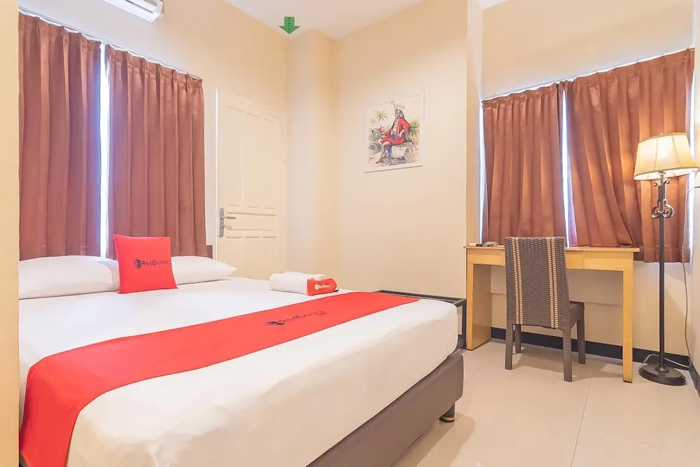 RedDoorz at H Agus Salim Street Pontianak