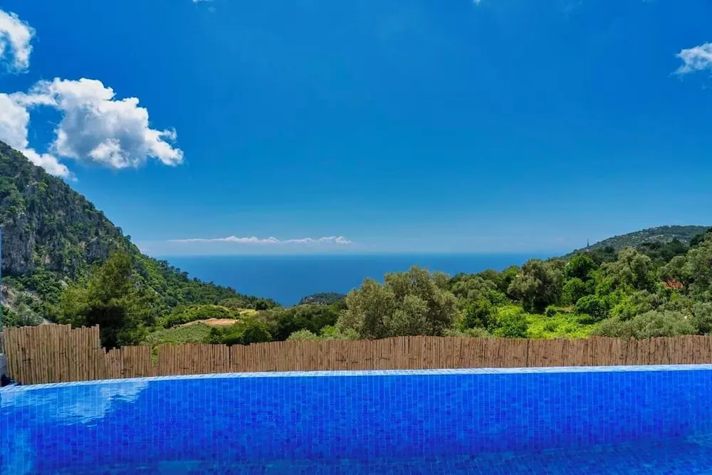 2 Bedroom Private Villa With Infinity Pool and Sea View