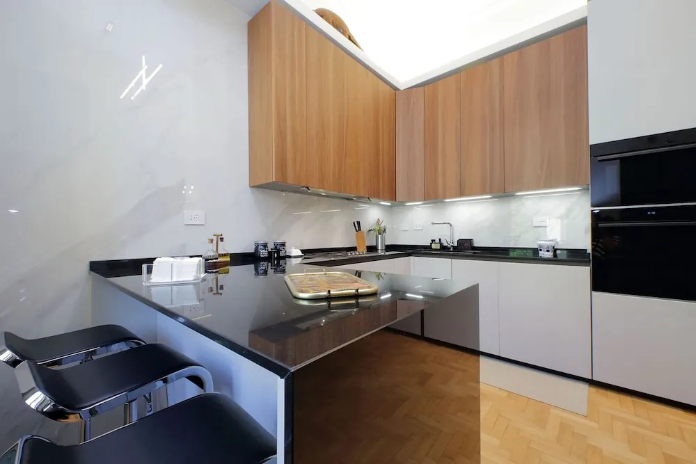 Rare Large and Elegant Rome Apartment in Prati Neighborhood Perfect for Families or Friends