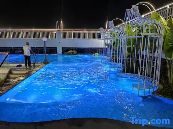 Panorama Garden Hotel with Infinity Pool at High Altitude, Jinxiangdun Yueting