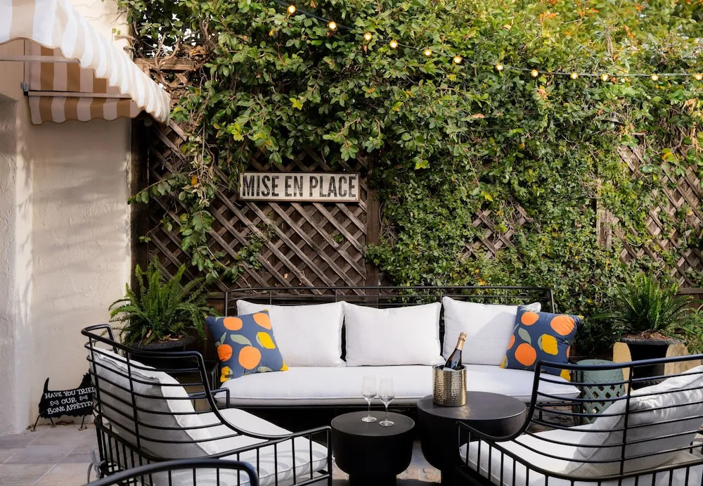 Petit Soleil - Bed, Breakfast and Bar
