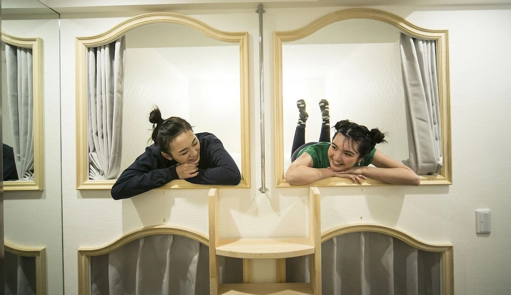 Alice in the Mirror Hostel