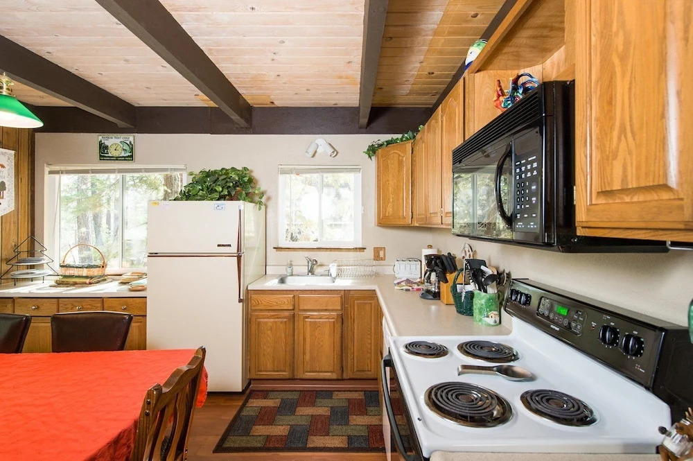 3BR Loft Chalet 3 Blocks to Heavenly by RedAwning