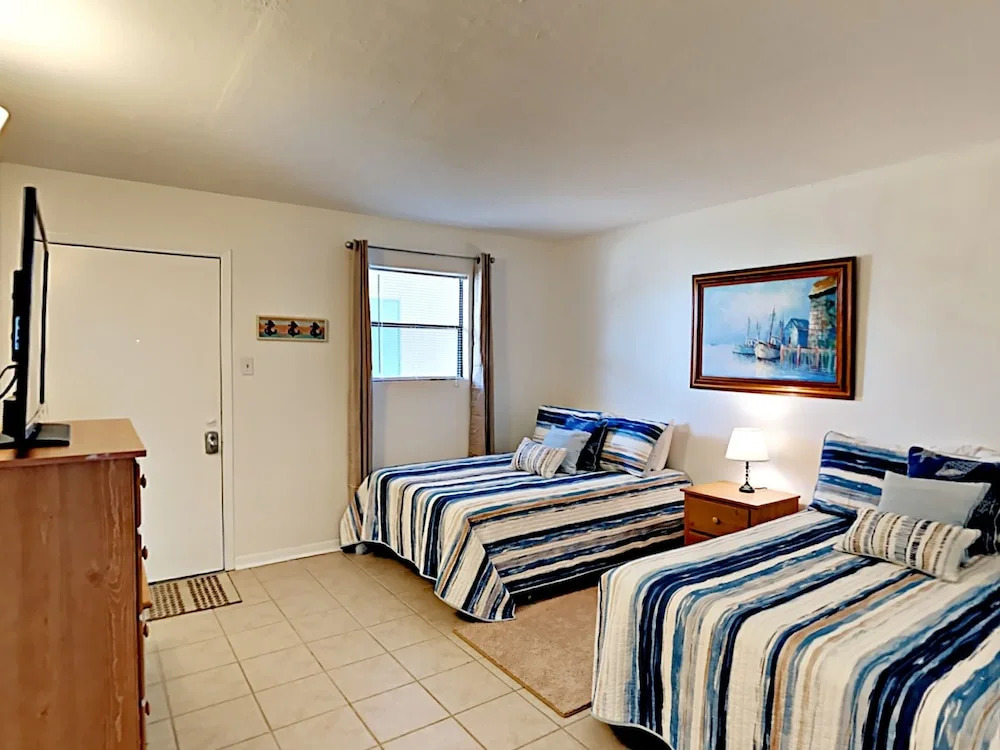 Nelray Shores - One Bedroom Condo