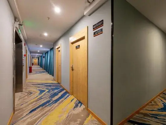 Super 8 Hotel (Xuzhou Suining Bayi Middle Road Xingmei Plaza)