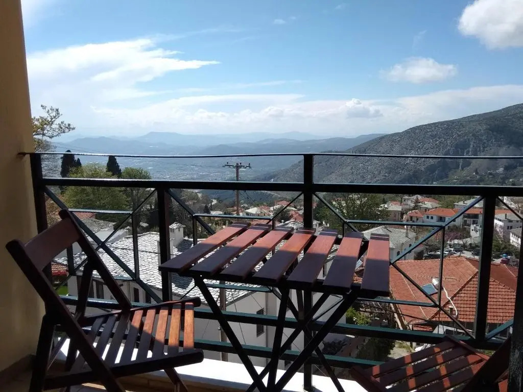 Karavos Hotel