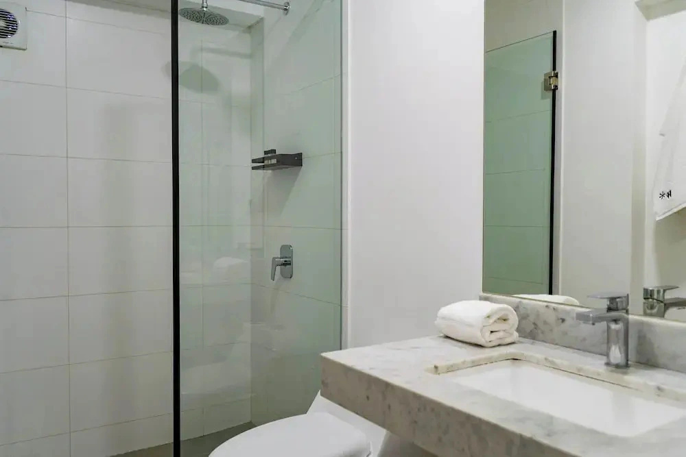 w Design-forward 2BR w Balcony in Miraflores