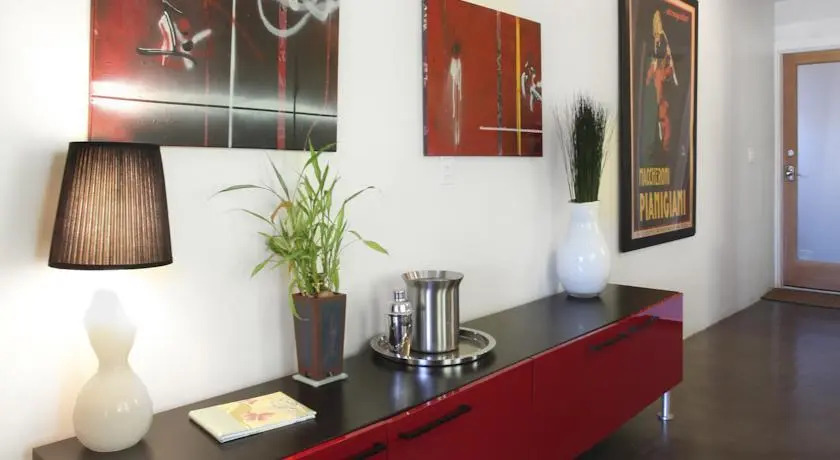Globe Suites off Abbott Kinney