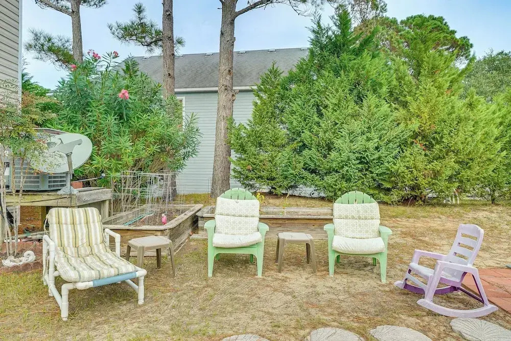 Nags Head Apt With Patio - 1/2 Mile Walk to Beach!