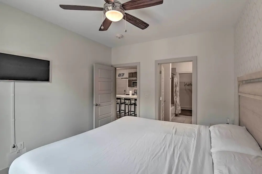 Modern Nashville Condo: 7 Mi to Downtown!