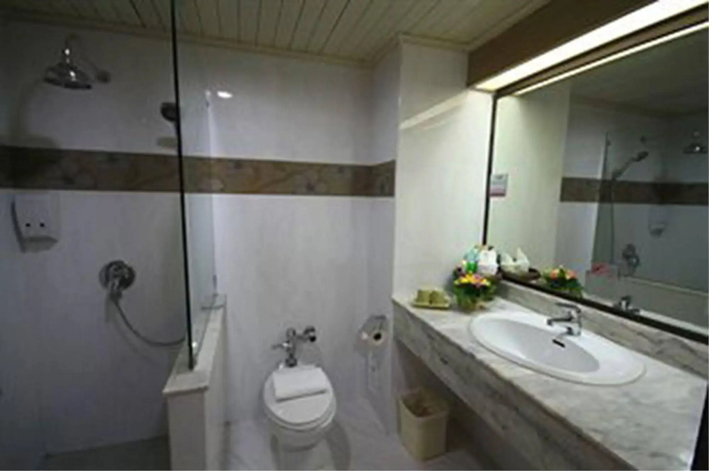 Pinnacle Lumpini Park Hotel